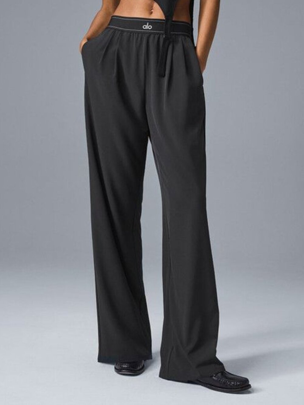 NWT 😘 Alo Yoga Black Wide Leg  Suit Up Trousers 30” Inseam Travel Workwear ✨ - Picture 6 of 9